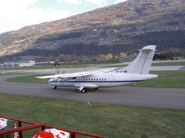 4Taxiing.jpg